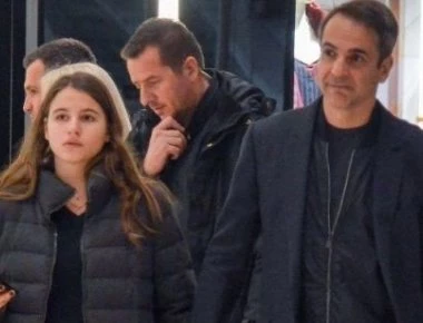 Ο Κ. Μητσοτάκης με την μικρή του κόρη για ψώνια (φωτο)